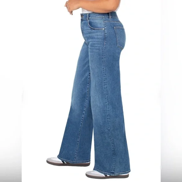 Well Worn Wide-Leg High-Rise Jeans in Medium Blue - Picture 4 of 8